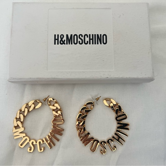 NEW H&M Moschino Gold Chain Logo Hoop Earrings - Picture 1 of 2